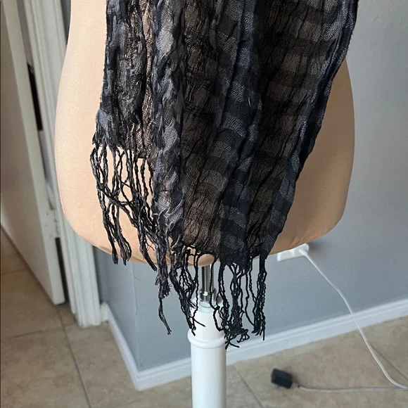 Black and Gray Checkered Scarf - Picture 3 of 4